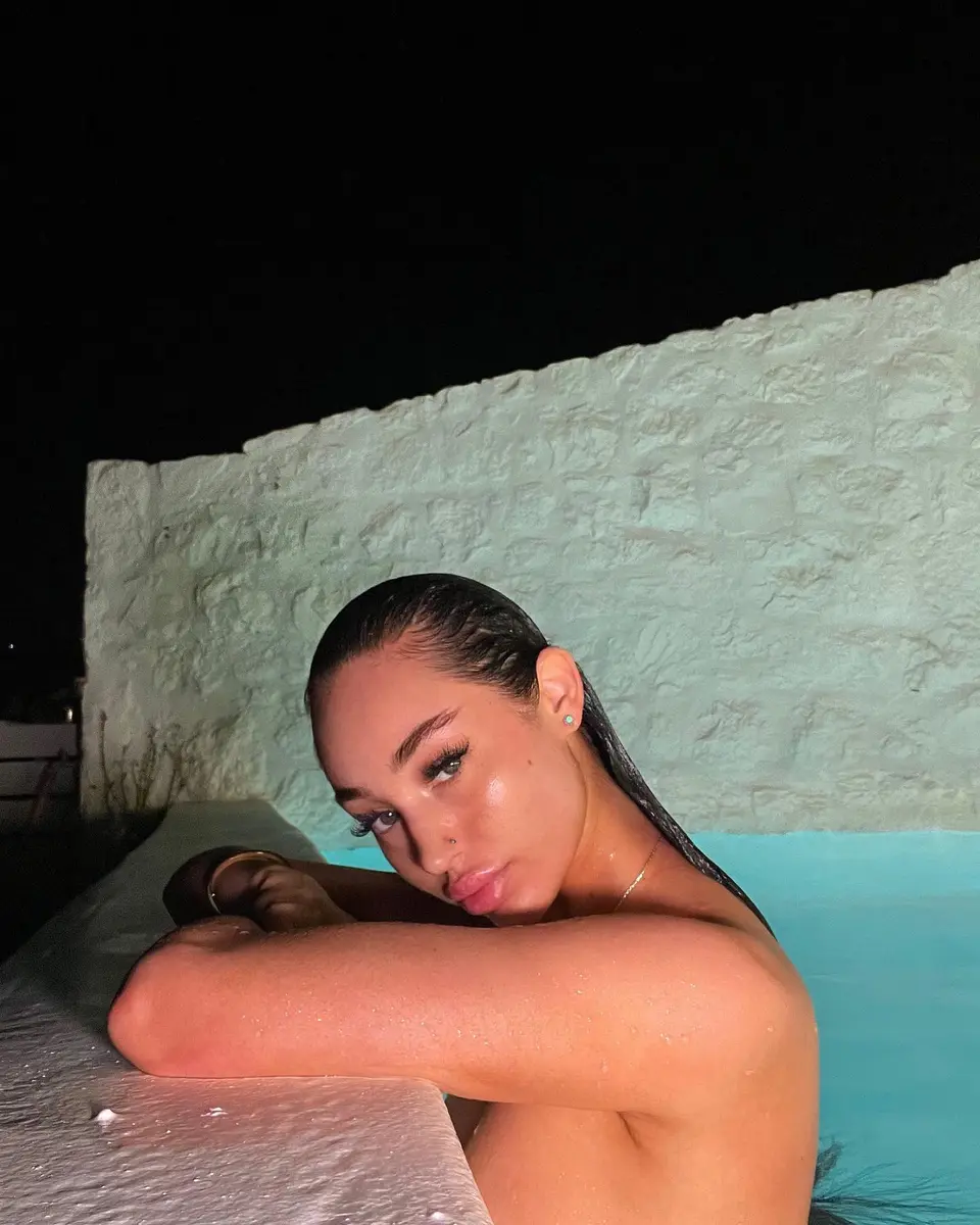 Candy escort in Dubai