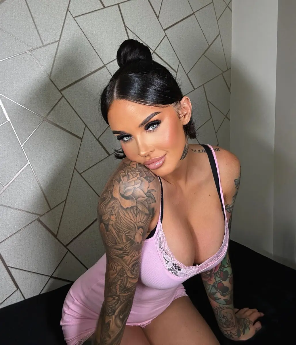 LUAREN escort in Dubai